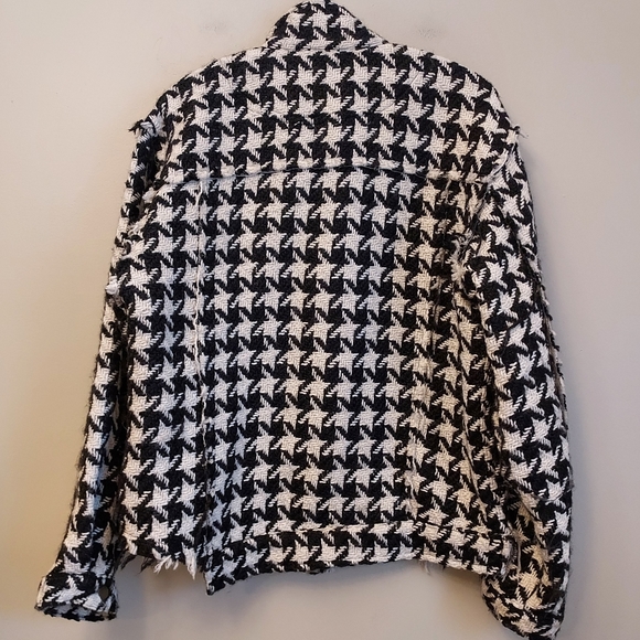 POL BLACK and Ivory Houndstooth Frayed Hem Shacket Jacket Size Medium Lexington - Picture 7 of 10